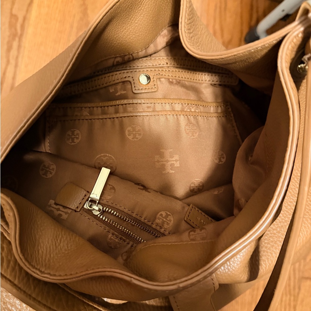 Tory Burch Tan Leather Shoulder Bag - Classic Tote - Picture 11 of 16